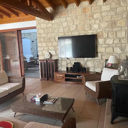 Beautiful - Luxury Where You Can Party Armu